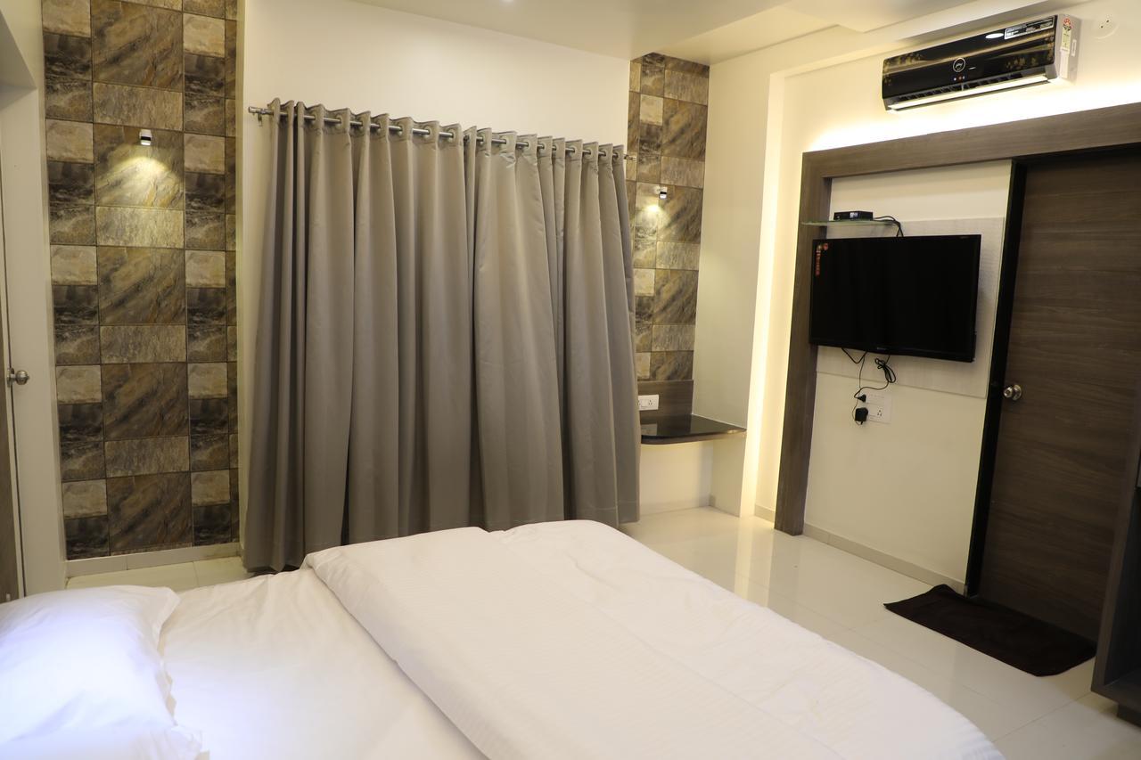 Hotel Pushpak Park Osmanabad Zewnętrze zdjęcie
