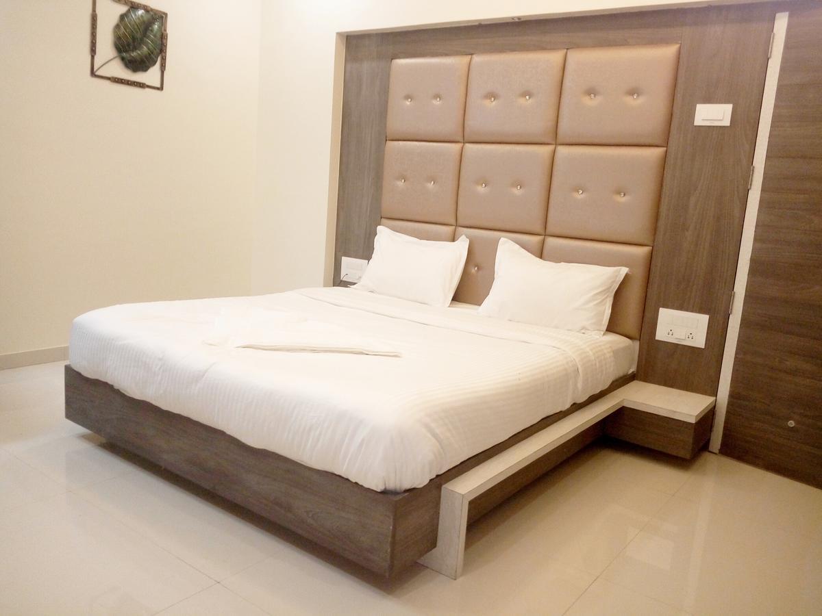 Hotel Pushpak Park Osmanabad Zewnętrze zdjęcie